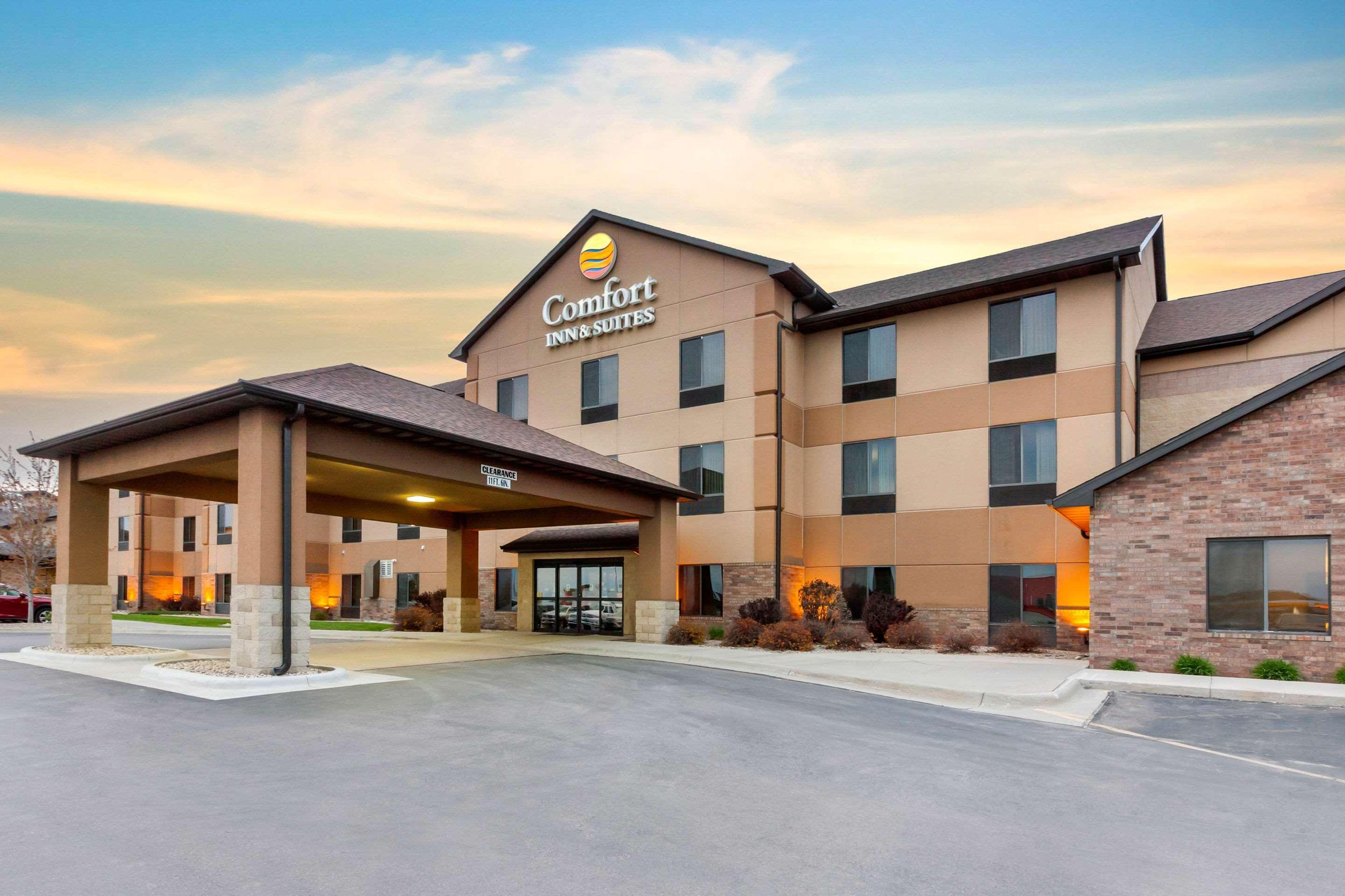 Comfort Inn & Suites Mitchell I-90 Exterior photo
