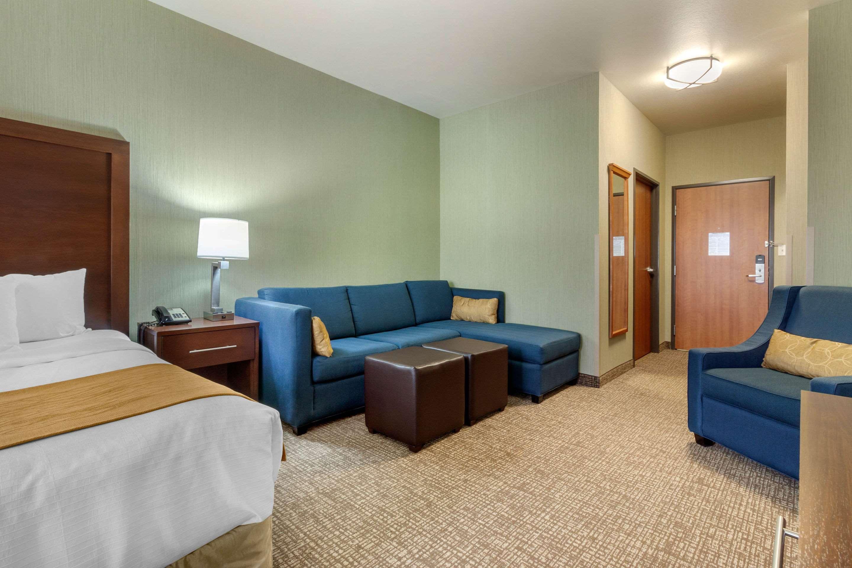 Comfort Inn & Suites Mitchell I-90 Exterior photo