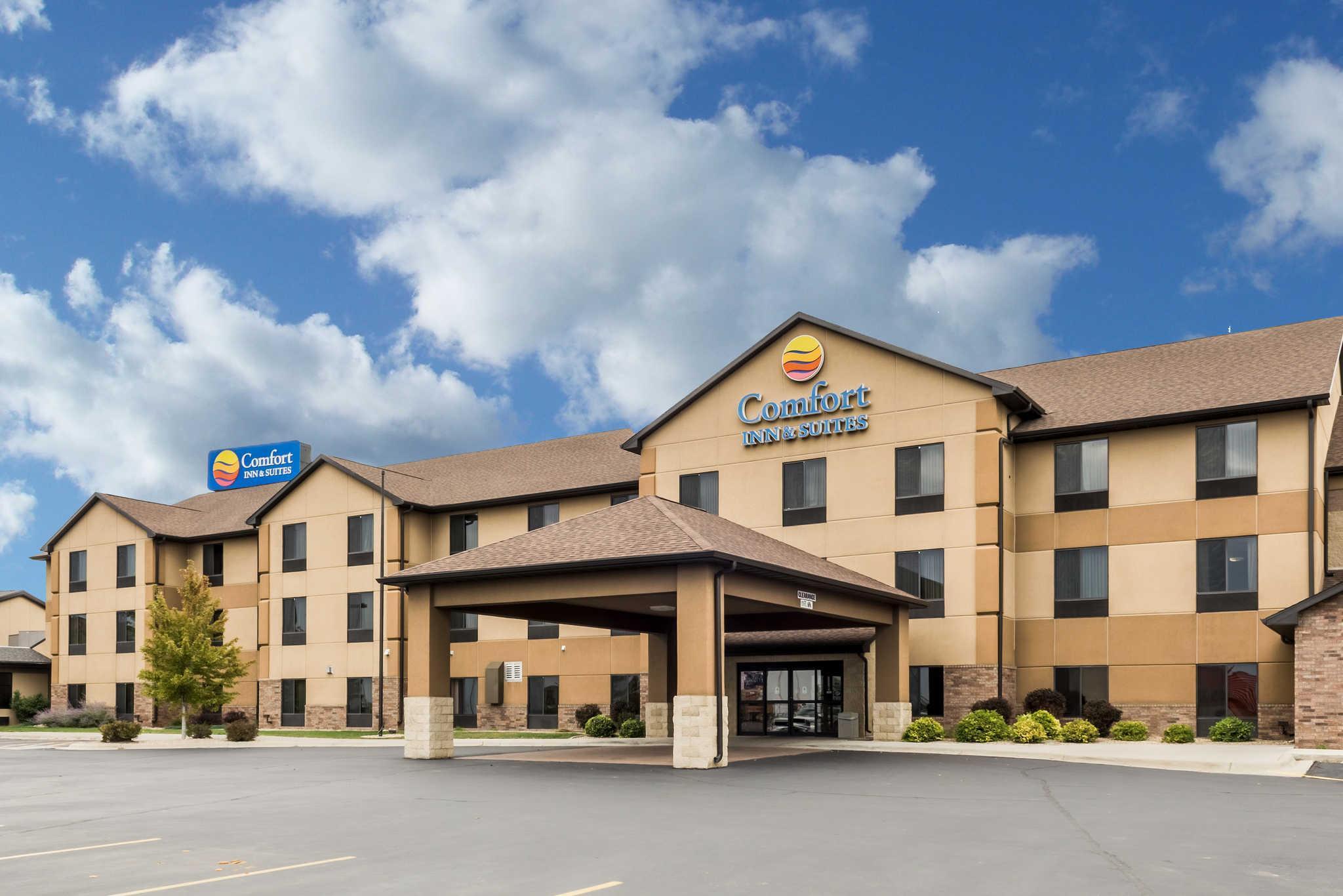 Comfort Inn & Suites Mitchell I-90 Exterior photo